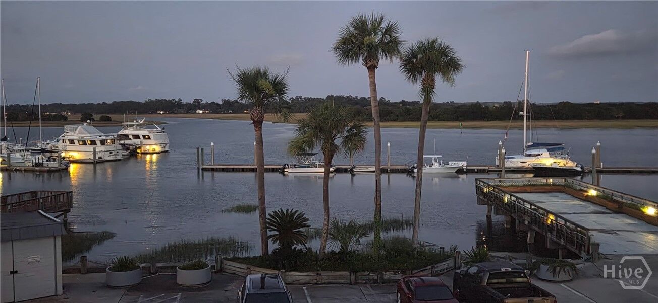 Property Photo:  2902 River Drive 202  GA 31404 