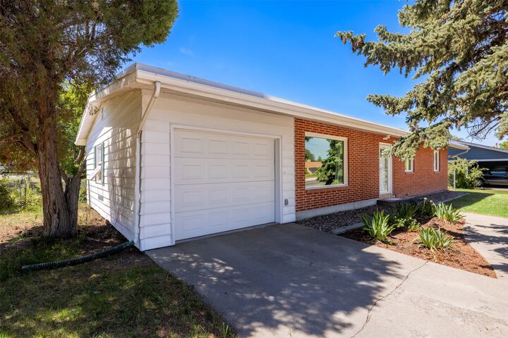 Property Photo: 1923 E Broadway Street MT 59601