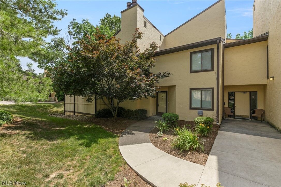 Property Photo: 1028 Hampton Ridge Drive OH 44313