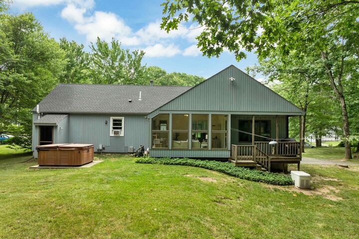 Property Photo:  43 Redfield Circle  NH 03038 