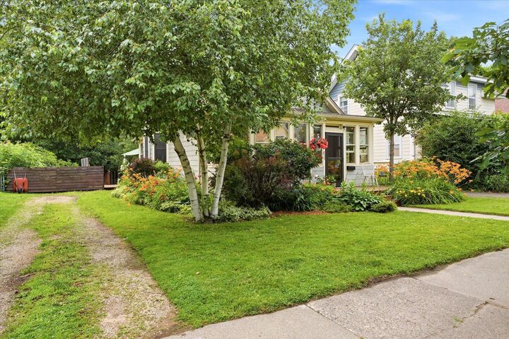 Property Photo:  855 Delaware Avenue  MN 55107 