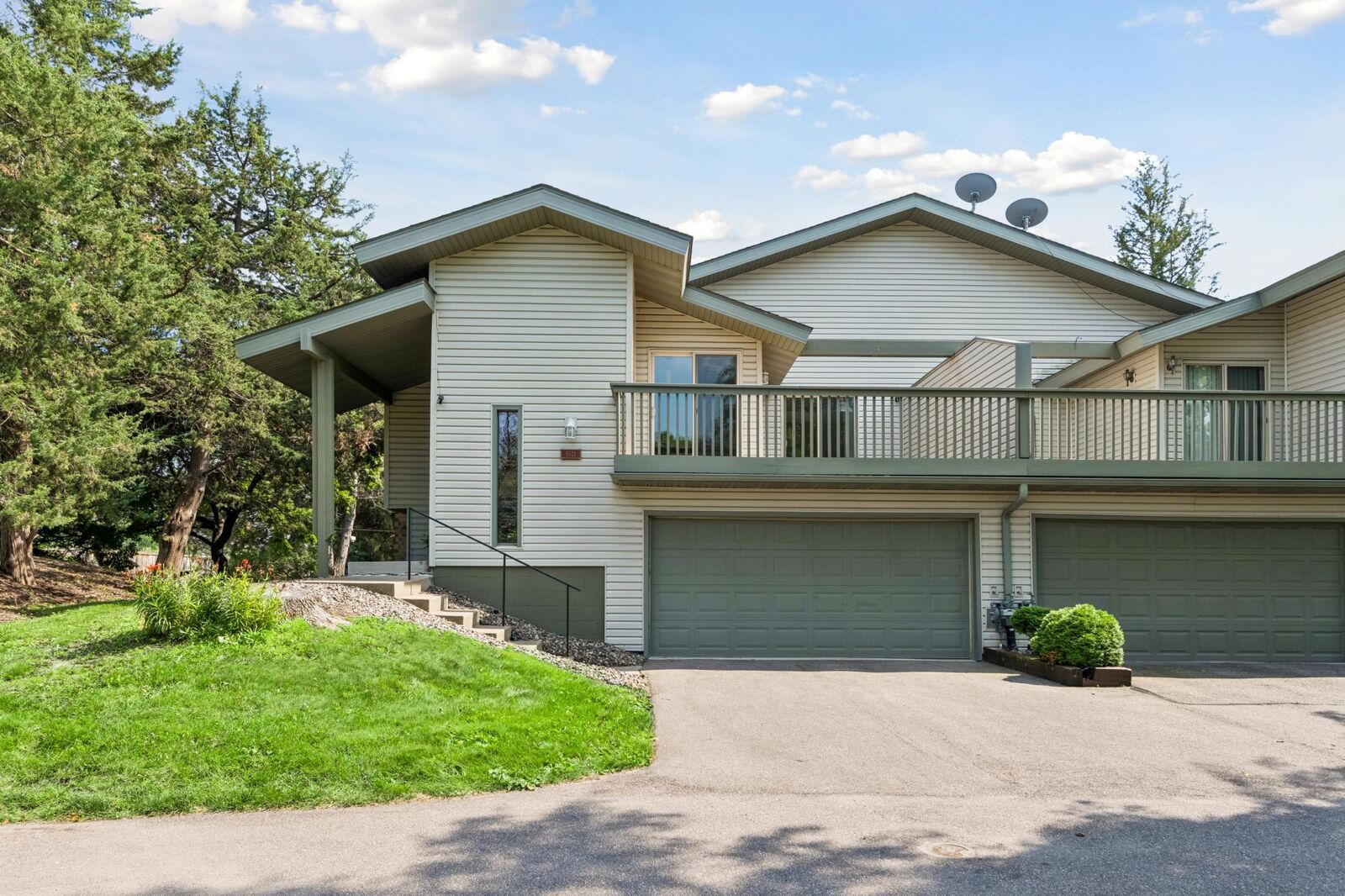 Property Photo:  9521 Hartford Circle  MN 55347 