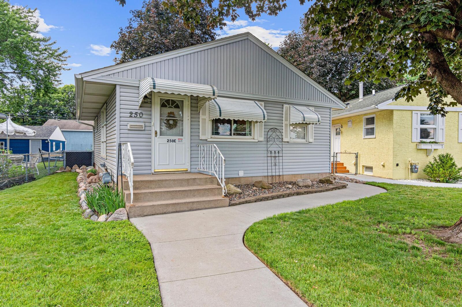 Property Photo:  250 Macarthur Street E  MN 55075 