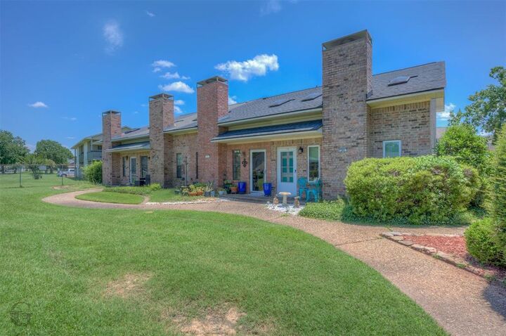 Property Photo: 3634 Greenacres Place Drive 202 LA 71111