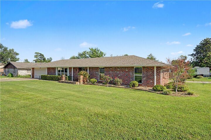 Property Photo:  706 W Will Rogers Drive  AR 72756 