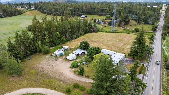 Property Photo: 2391 20 Avenue SE BC V1E 1L4