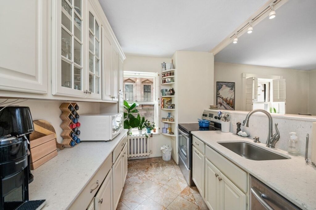 Property Photo: 21 Beacon Street 2E MA 02108