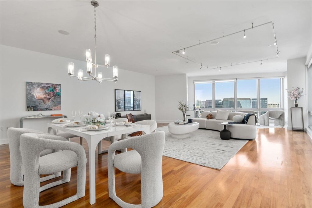 Property Photo:  500 Atlantic Ave 18P  MA 02210 