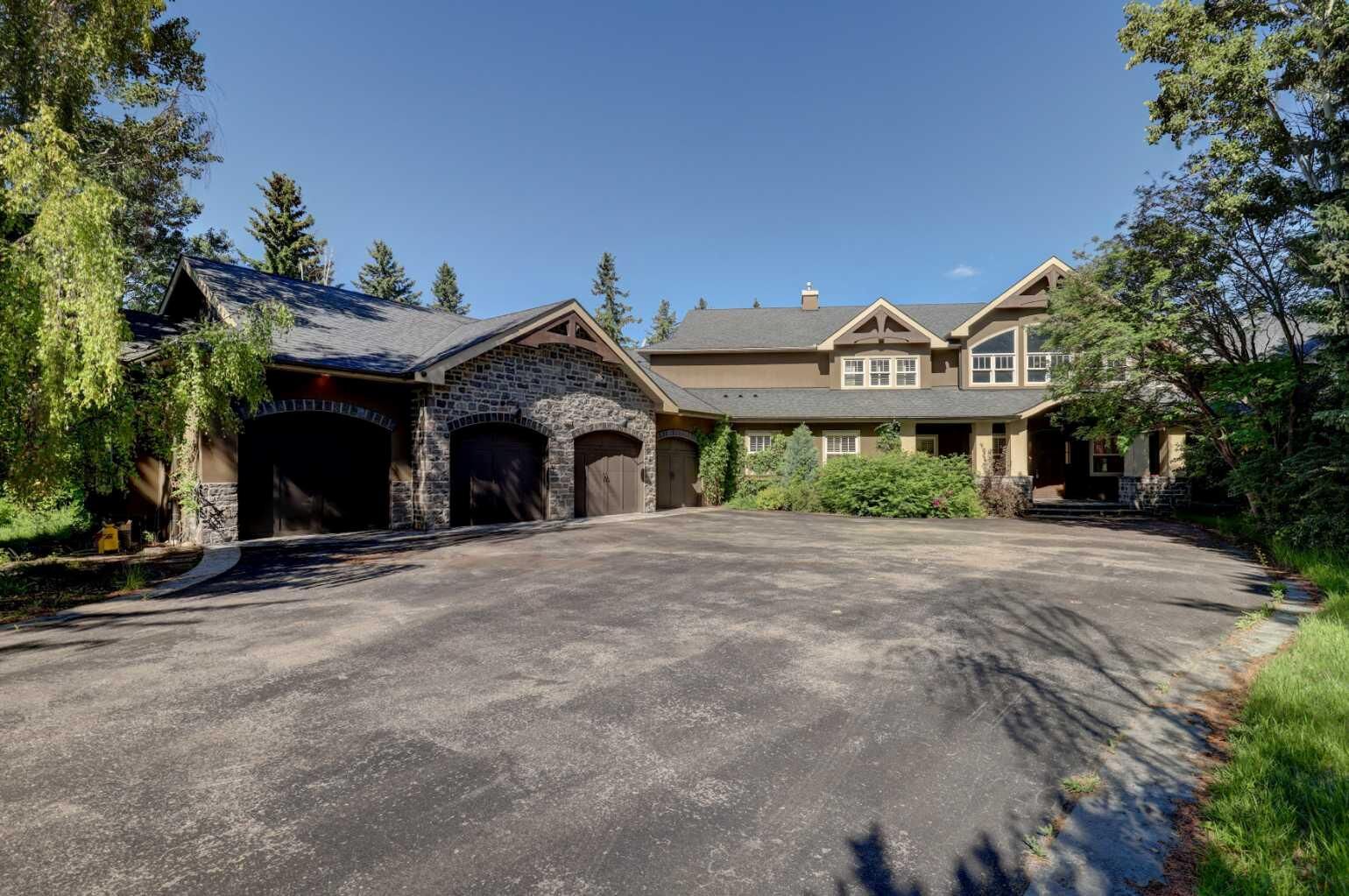Property Photo: 16 Pinehurst Drive AB T1S 4J3