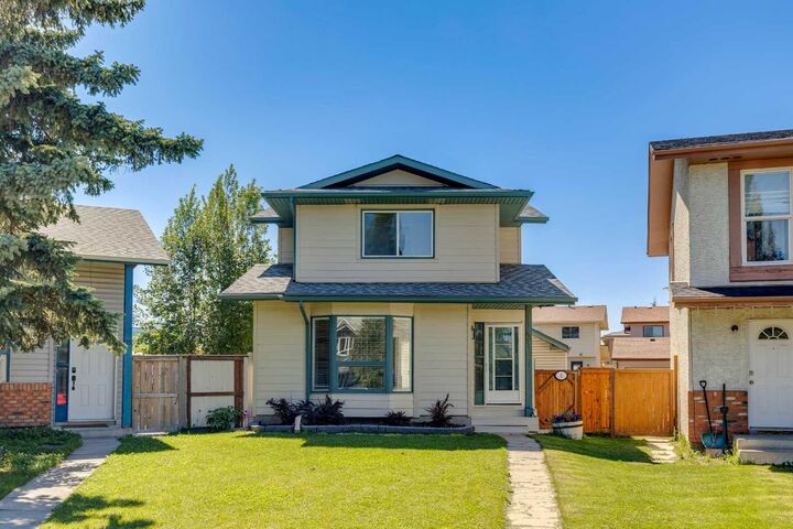 Property Photo:  31 Sunvale Court SE  AB T2X 5S7 