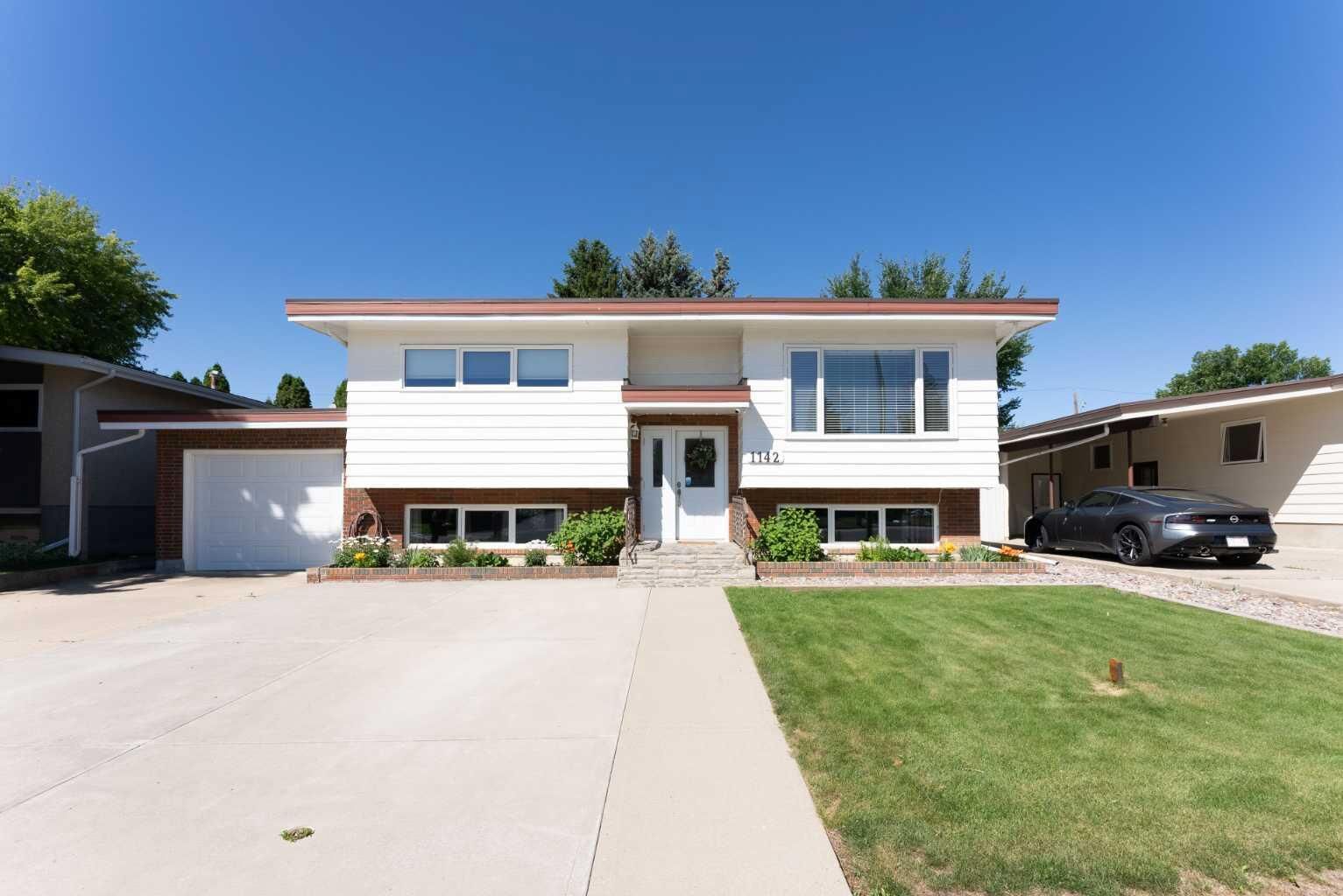 Property Photo: 1142 24 Street N AB T1H 3V5