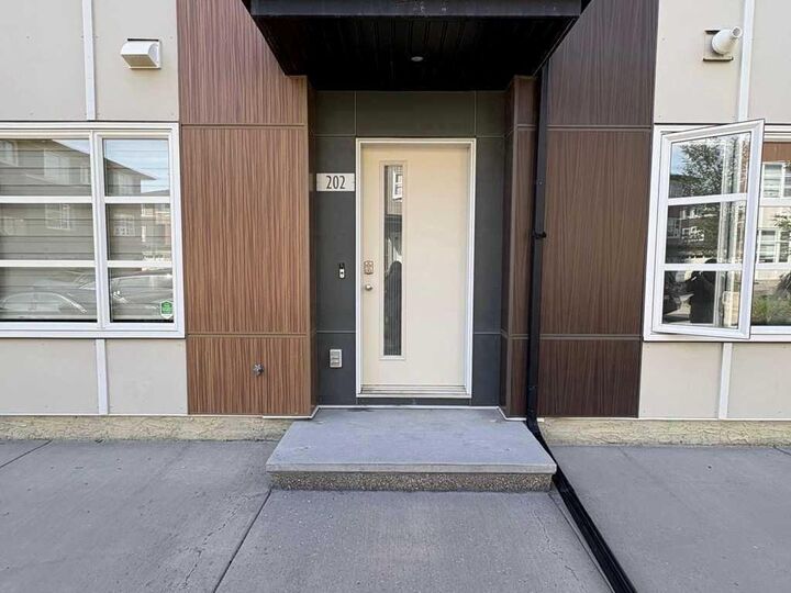 Property Photo:  202 Evansridge Park NW  AB T3P 0N7 