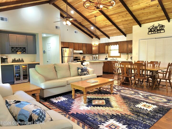 Property Photo: 8 Wolf Way PA 18661