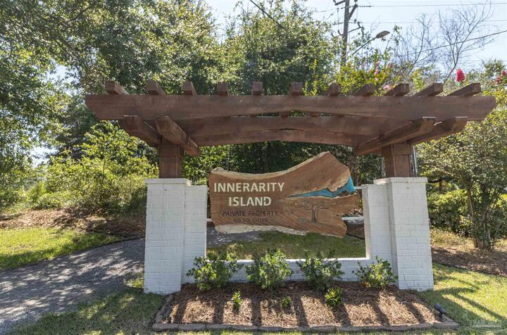 Property Photo: 5309 N Shore Dr FL 32507
