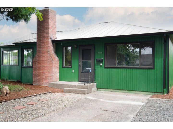 Property Photo: 1404 Centennial Blvd OR 97477