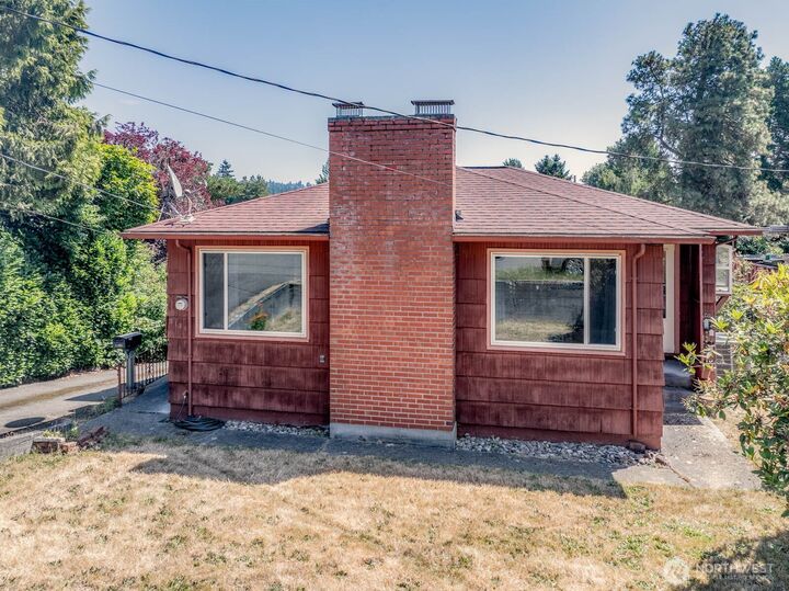 Property Photo: 2124 N Callow Avenue WA 98312