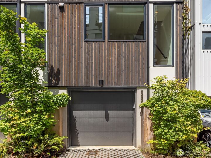Property Photo: 2239 Minor Avenue E C WA 98102