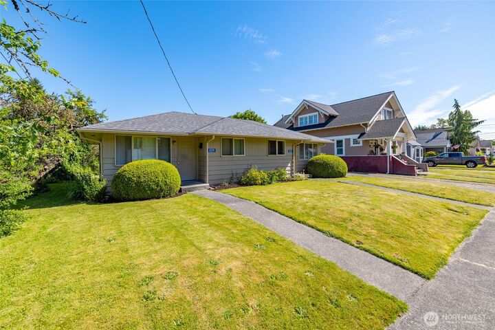Property Photo: 1019 Washington Avenue WA 98233