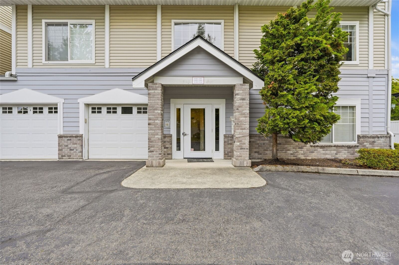 Property Photo: 14140 SE 171st Way E204 WA 98058