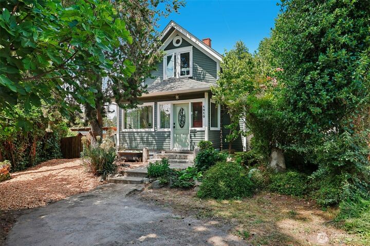 Property Photo: 1010 S Director Street WA 98108