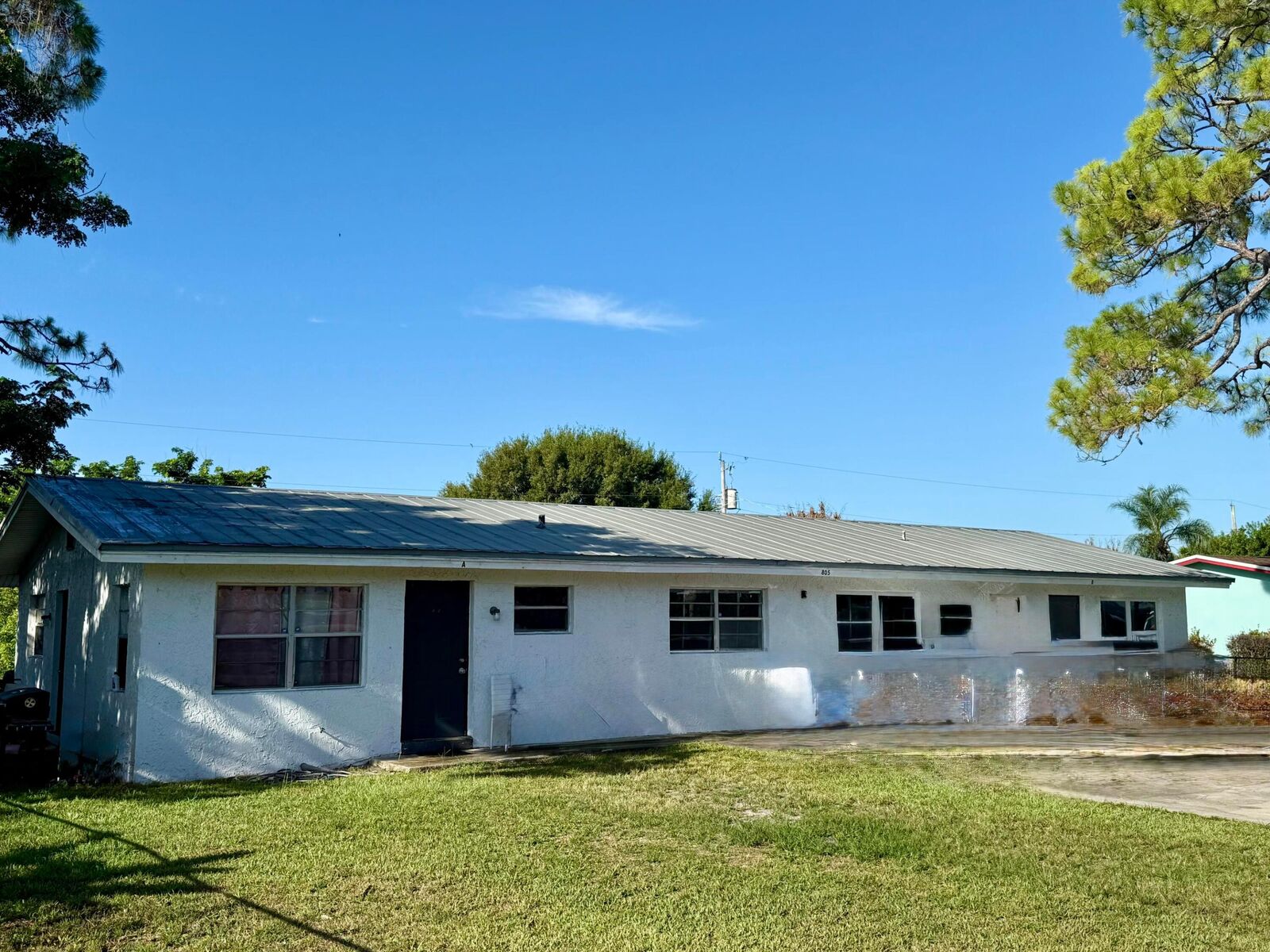 Property Photo:  805 S Lake Drive  FL 34982 