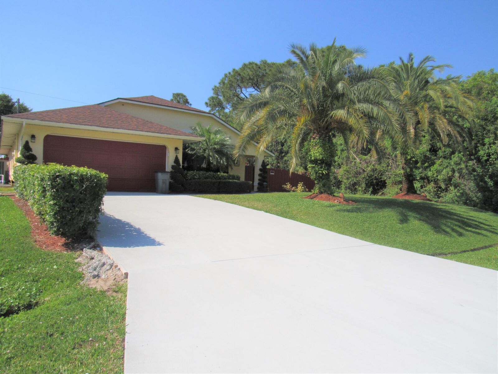Property Photo: 1242 SW Melrose Avenue FL 34953