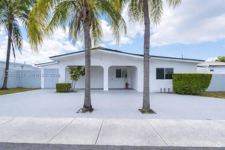 Property Photo: 114 SW SW 57th Ct FL 33144