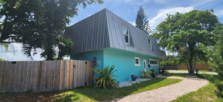 Property Photo: 4081 NE 14th Ave 4081 FL 33334