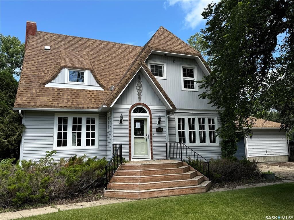 Property Photo: 215 7th Avenue E SK S0N 2M0