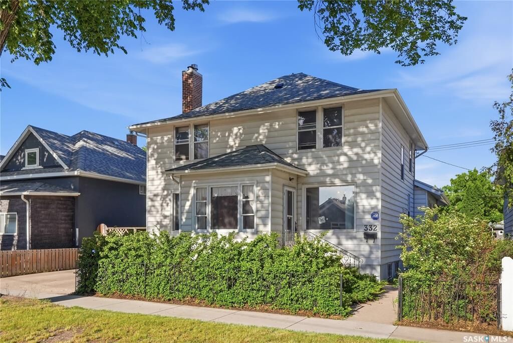 Property Photo: 332 I Avenue S SK S7M 1Y2