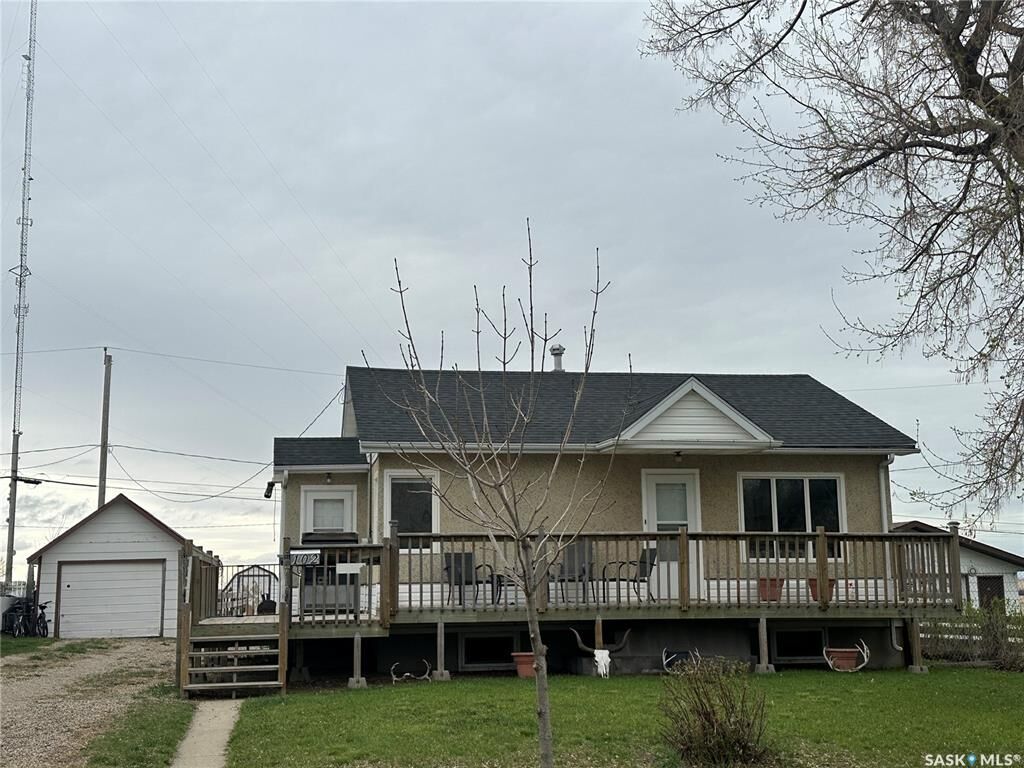 Property Photo: 102 9th Avenue SE SK S4H 1Z7