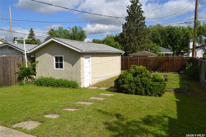 Property Photo:  132 106th Street W  SK S7N 1N7 
