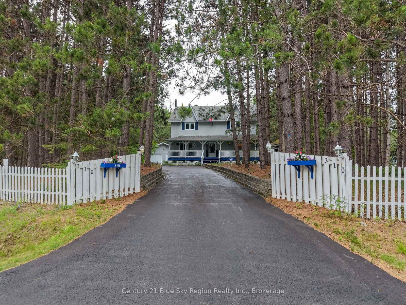 Property Photo: 310 Pinecreek Crescent N ON P0H 1H0
