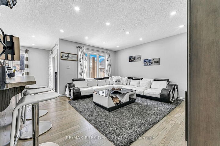 Property Photo: 573 Forman Avenue ON N5A 0B3