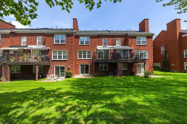 Property Photo: 15 Country Club Place ON K6V 6T7