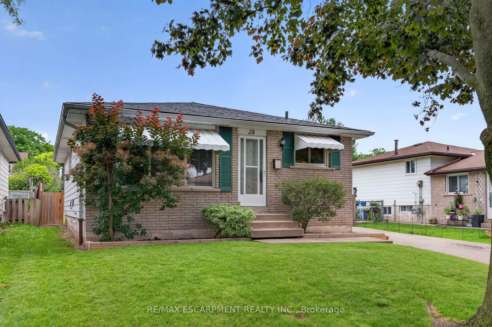 Property Photo: 28 Boston Crescent ON L8T 4N2