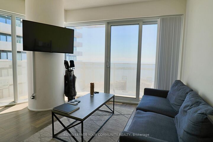 Property Photo:  100 Harbour Street 5207  ON M5J 0B5 