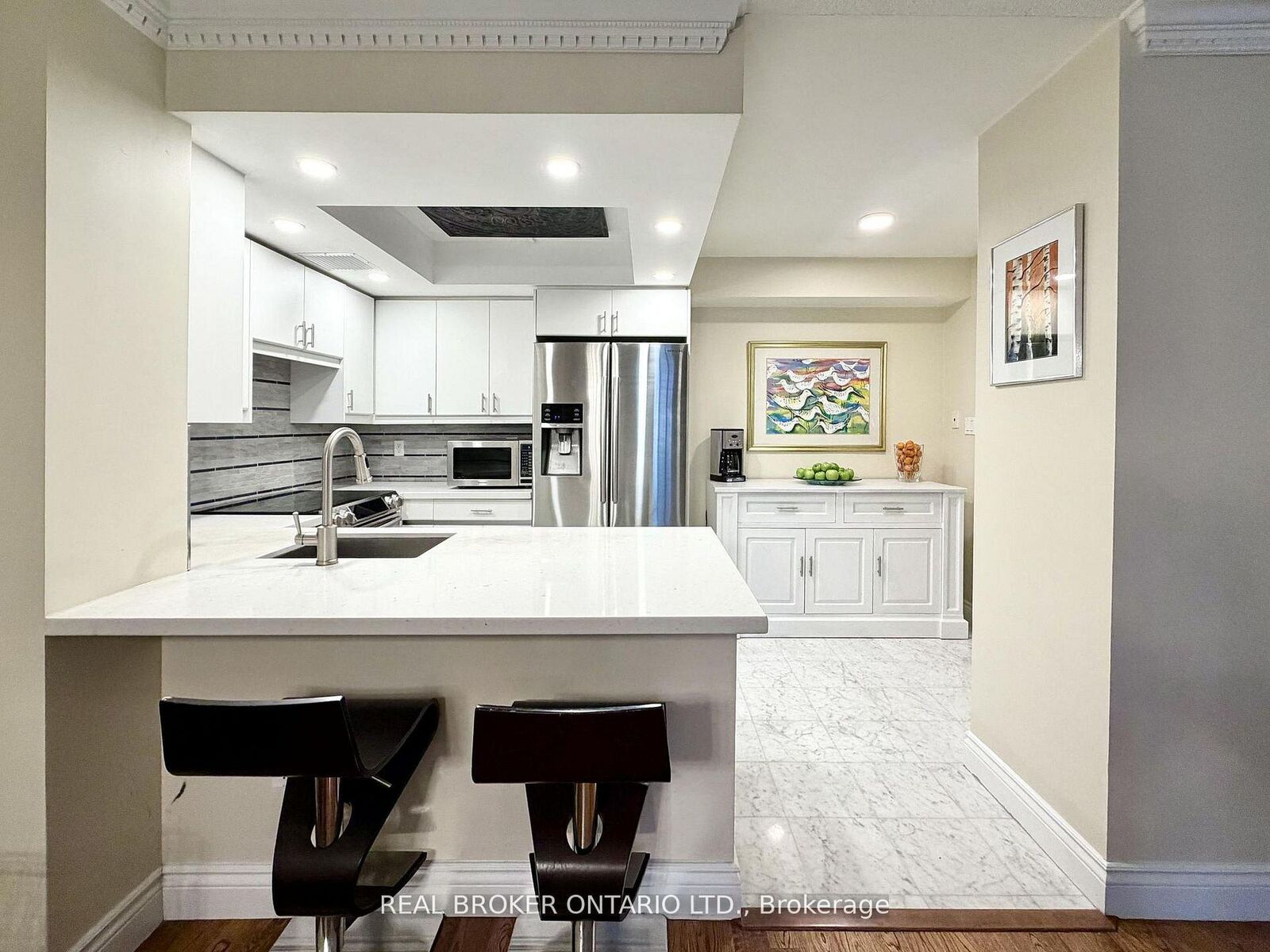 Property Photo: 130 Carlton Street 602 ON M5A 4K3
