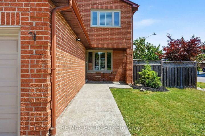 Property Photo: 291 Woodlawn Crescent ON L9T 4V8