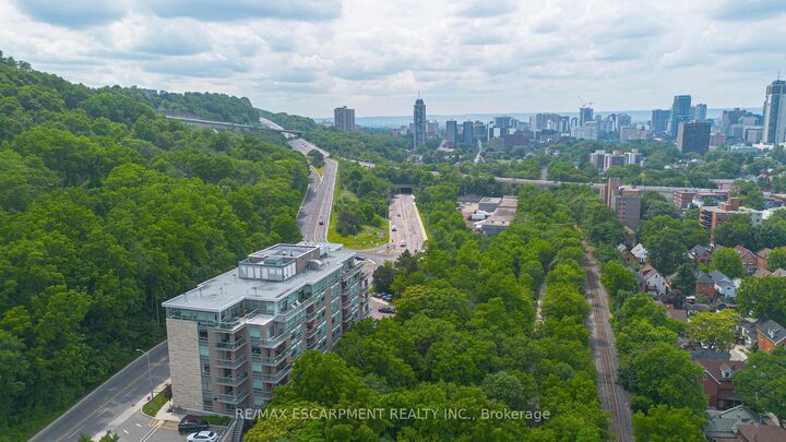 Property Photo:  455 Charlton Avenue E 403  ON L8N 0B2 
