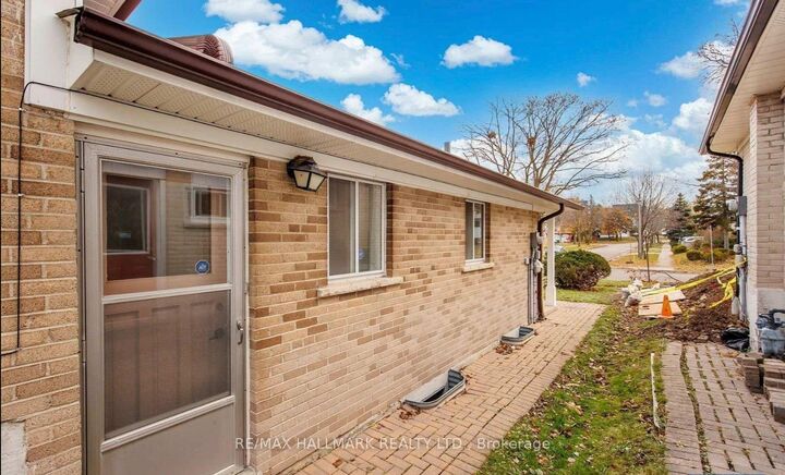 Property Photo:  12 Wardencourt Drive Lower  ON M1T 2H3 