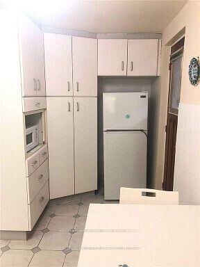 Property Photo: 44 Bellevue Avenue Bsmt ON M5T 2M4