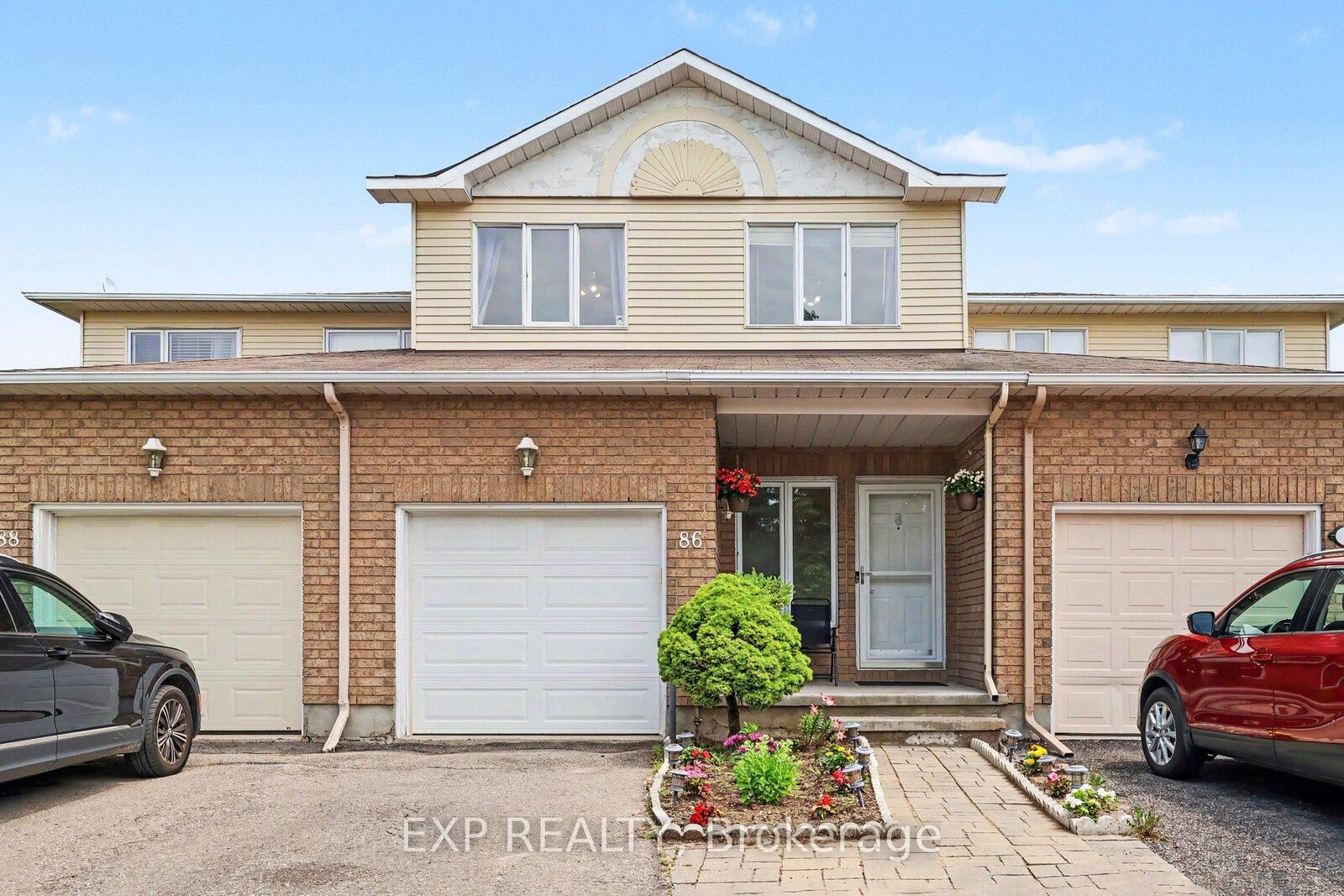 Property Photo:  86 Scarlet Court  ON K1T 3R6 