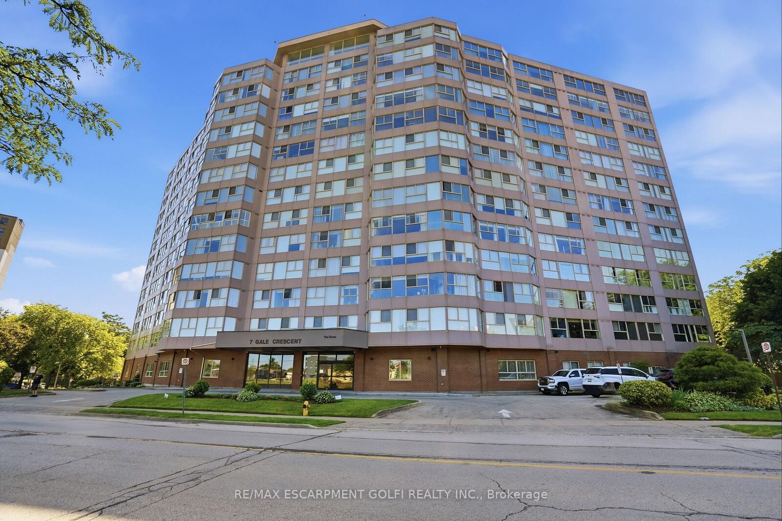 Property Photo: 7 Gale Crescent B3 ON L2M 7M8