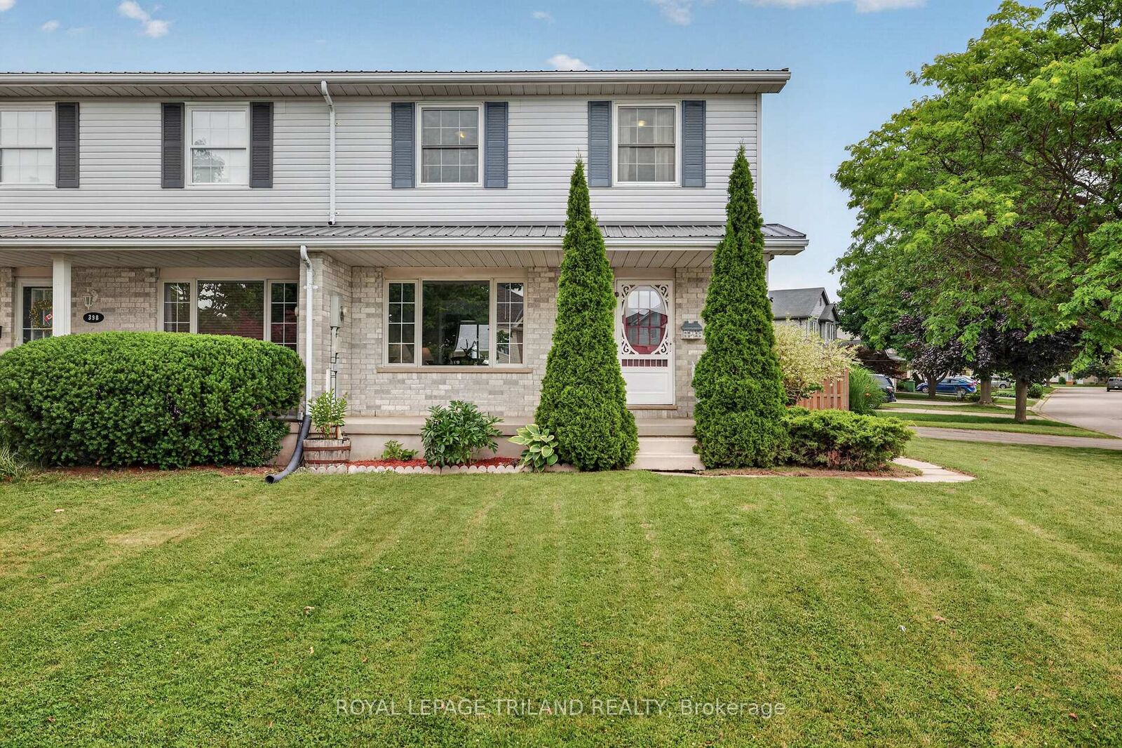 Property Photo: 400 Highview Drive ON N5R 6C6
