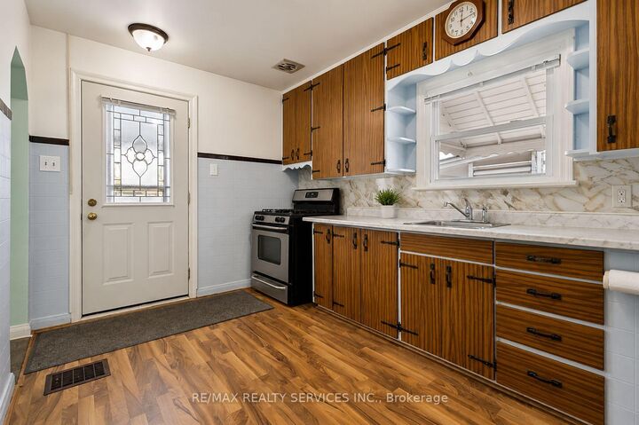 Property Photo:  215 Highbury Avenue N  ON N5Z 2W6 