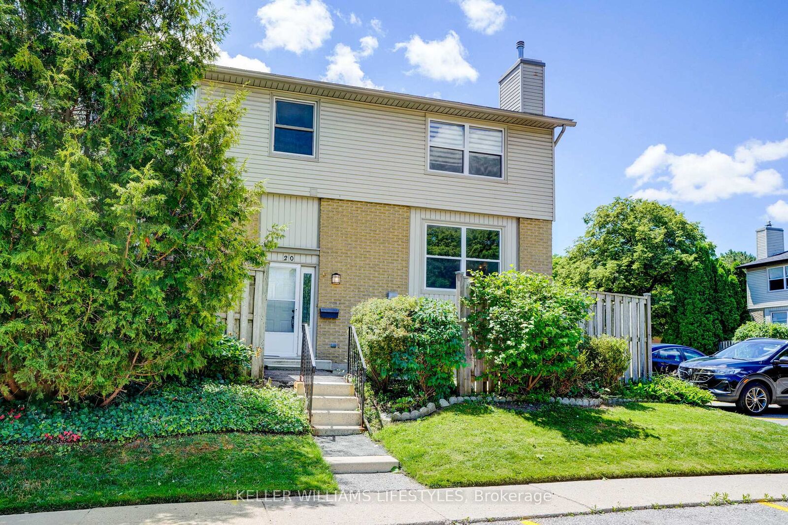 Property Photo: 760 Berkshire Drive 20 ON N6J 4A5