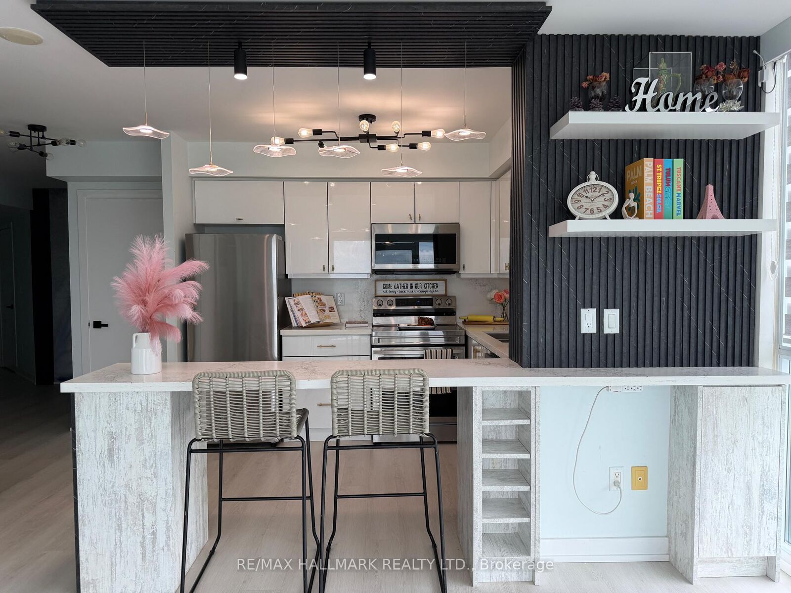 Property Photo: 5740 Yonge Street 1904 ON M2M 0B1