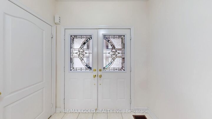 Property Photo: 18 Kawana Road ON L6Y 0W2