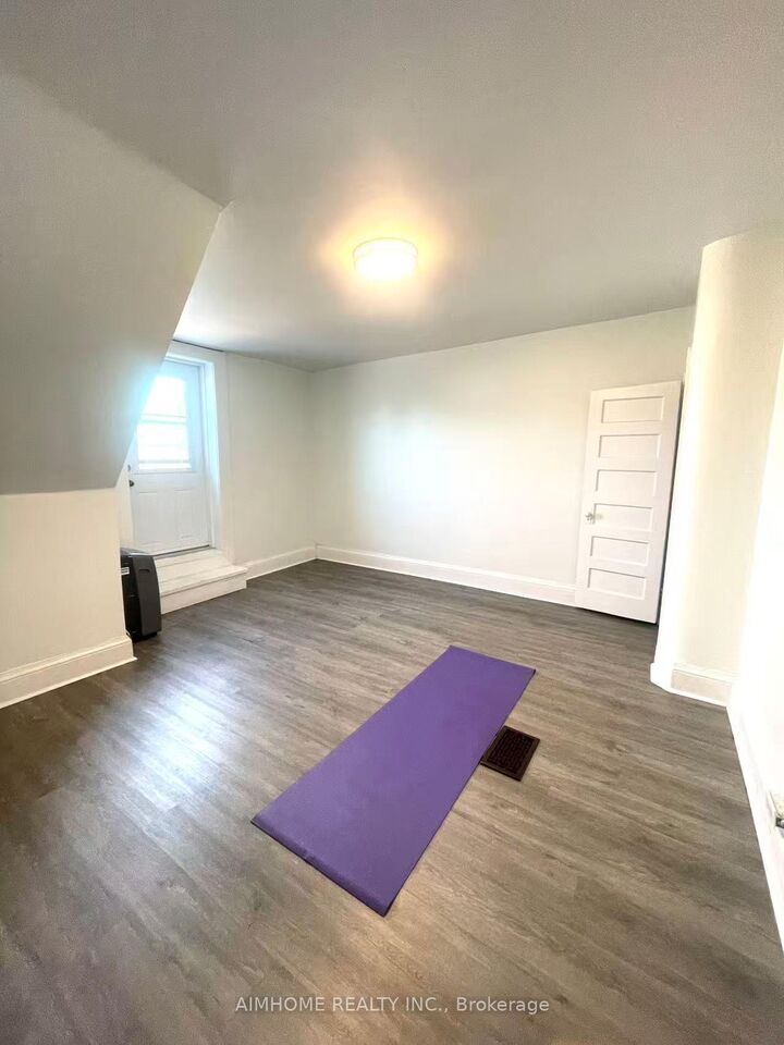 Property Photo:  625 Bathurst Street  ON M5S 2R2 